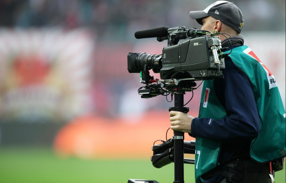 Bundesliga Start nur bei Übertragung im öffentlich-rechtlichen Fernsehen, fordert Kipping