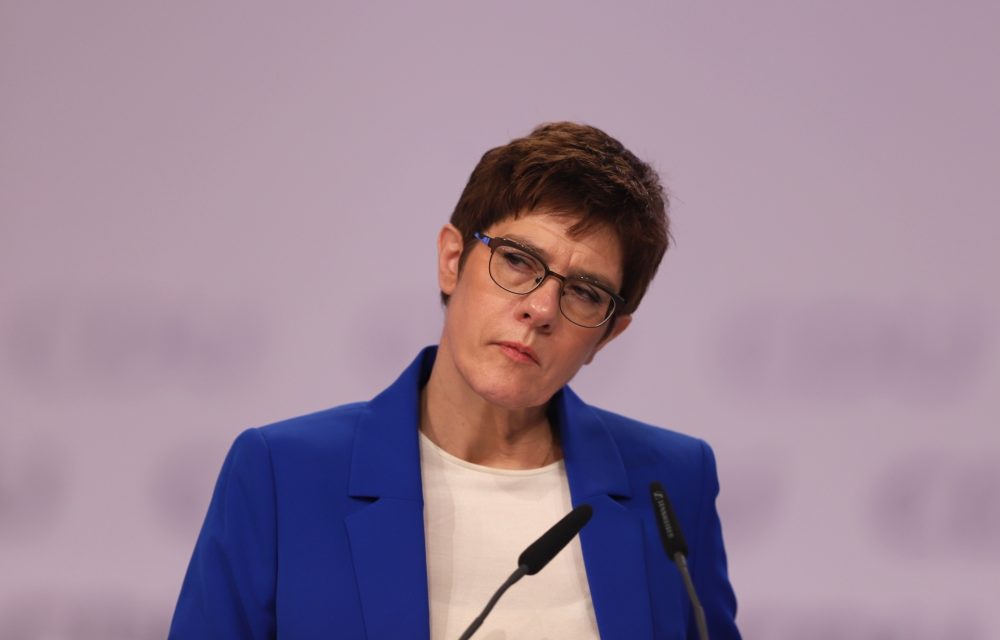 Kramp-Karrenbauer gegen Mindestlohn-Vorstoß aus ihrer Partei