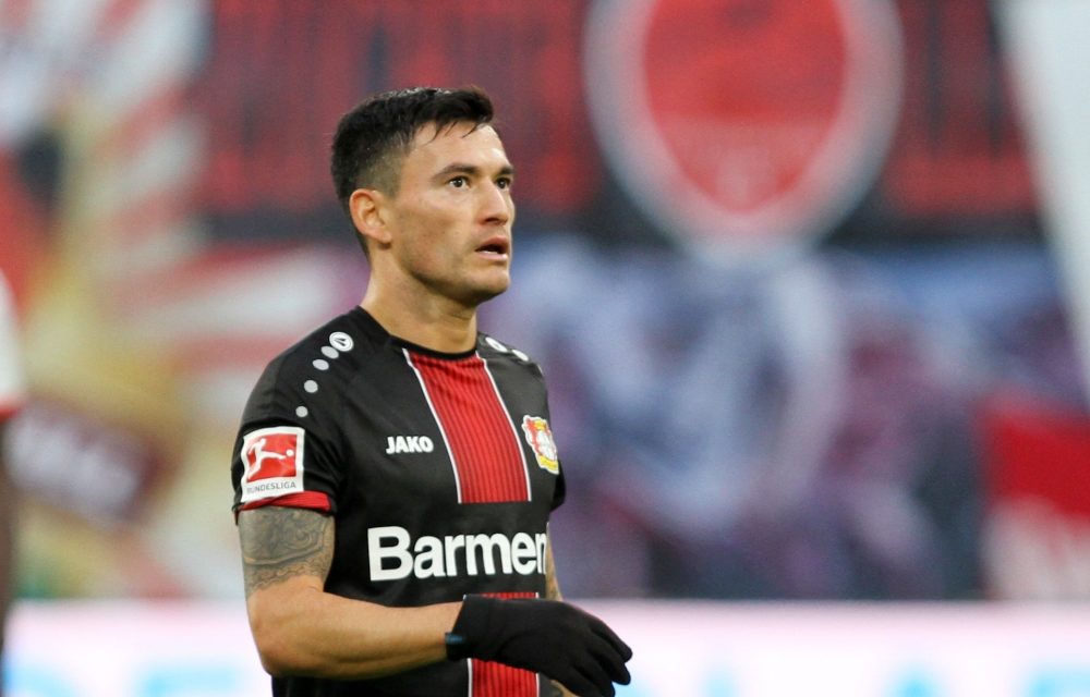 Bayer Leverkusen verlängert mit Charles Aránguiz
