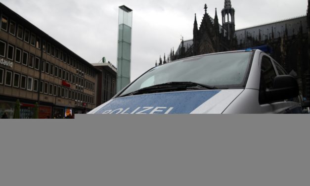 NRW-Innenminister weist pauschalen Rassismusverdacht gegen Polizei zurück