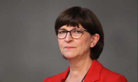 SPD-Vorsitzende kritisiert hessischen Innenminister in der Drohbrief-Affäre