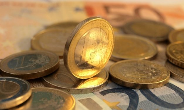Gehälter im Westen Deutschlands sind fast 700 Euro höher als in Ostdeutschland