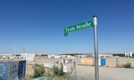 Die Zusammenarbeit mit Tesla von Grünheide wird vom Bürgermeister gelobt