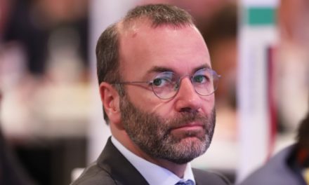 Fraktionschef der EVP kritisiert die Veto-Drohung von Ungarn und Polen