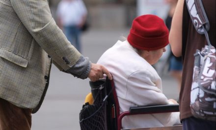 Arbeitgeber von Pflegenden verklagen Verdi