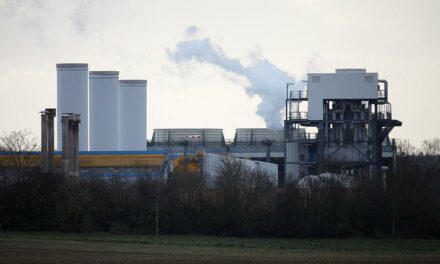 Kommission der EU verteidigt weitere Importe von Gas aus Russland