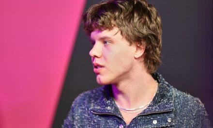 Alex Warren dominiert Single-Charts – Zartmann auf Platz drei