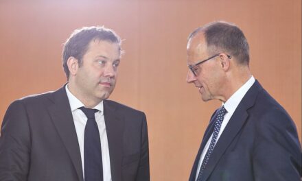 Klingbeil begrüßt Merz‘ diplomatische Führung vor Trump-Putin-Gespräch