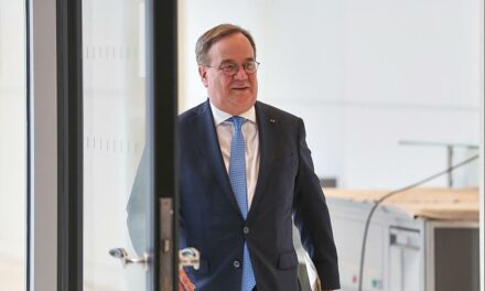 Laschet zeigt Skepsis an Trumps Kurswechsel gegenüber Putin