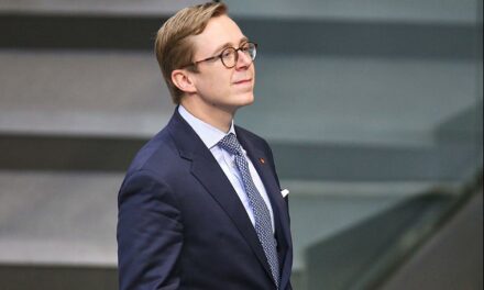 Amthor strebt jährliche Einsparung von 16 Milliarden Euro bei Bürokratiekosten an