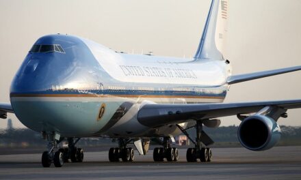 Trump und Putin kommen zu Verhandlungen in Alaska an