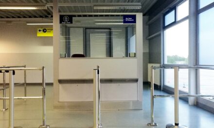 Regierung zögert bei verpflichtenden Ausweiskontrollen auf Schengen-Flügen