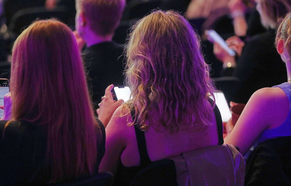 Bundesregierung plant verbindliche Alterskontrolle für Online-Dienste