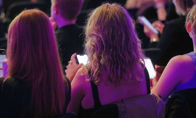 Bundesregierung plant verbindliche Alterskontrolle für Online-Dienste