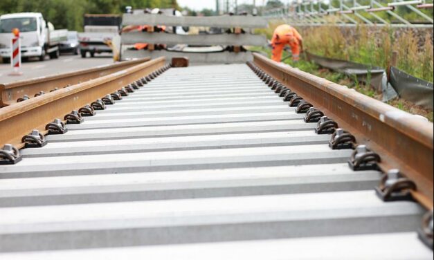 Al-Wazir kritisiert Bund: Mehr Einsatz für Bahn-Investitionen gefordert