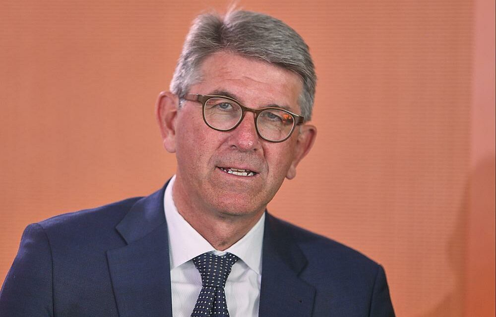 Initiative von Weimer zur Regulierung dominanter Internet-Plattformen geplant