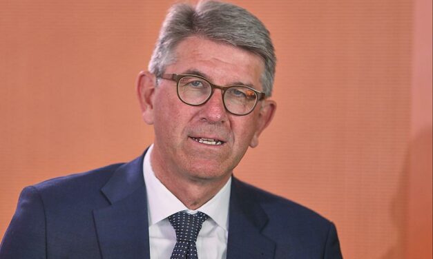 Initiative von Weimer zur Regulierung dominanter Internet-Plattformen geplant