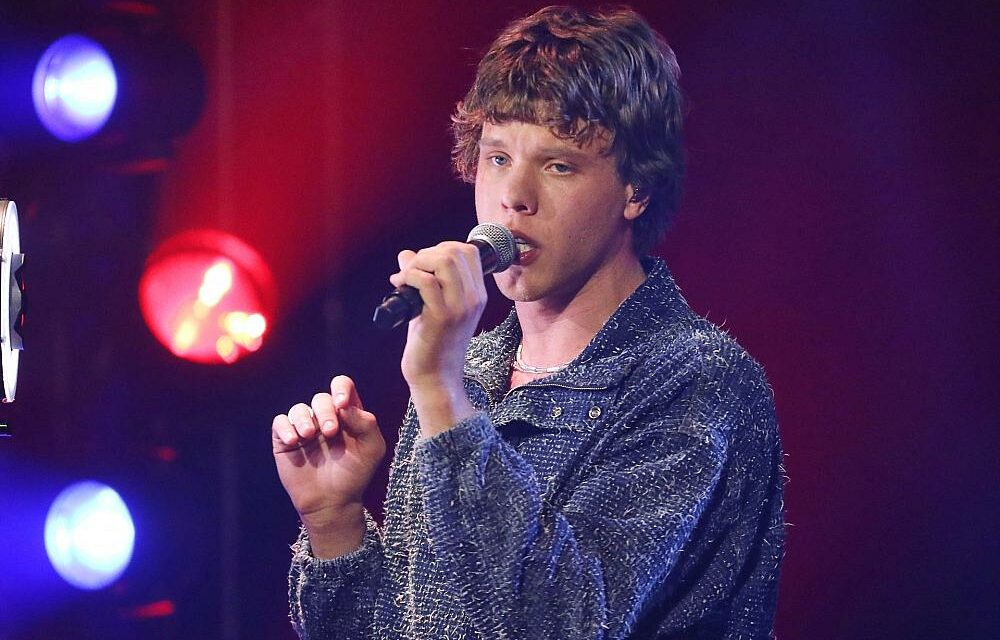 Alex Warren dominiert weiterhin die Single-Charts – Zartmann erobert Platz drei