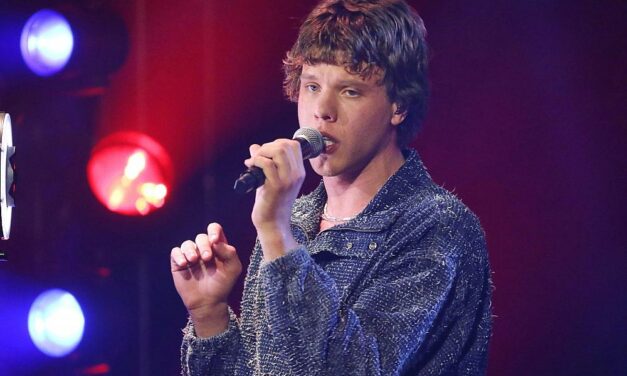 Alex Warren dominiert weiterhin die Single-Charts – Zartmann erobert Platz drei