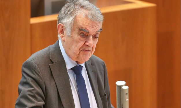 NRW-Innenminister Reul plädiert für Transparenz und Offenheit in der Politik