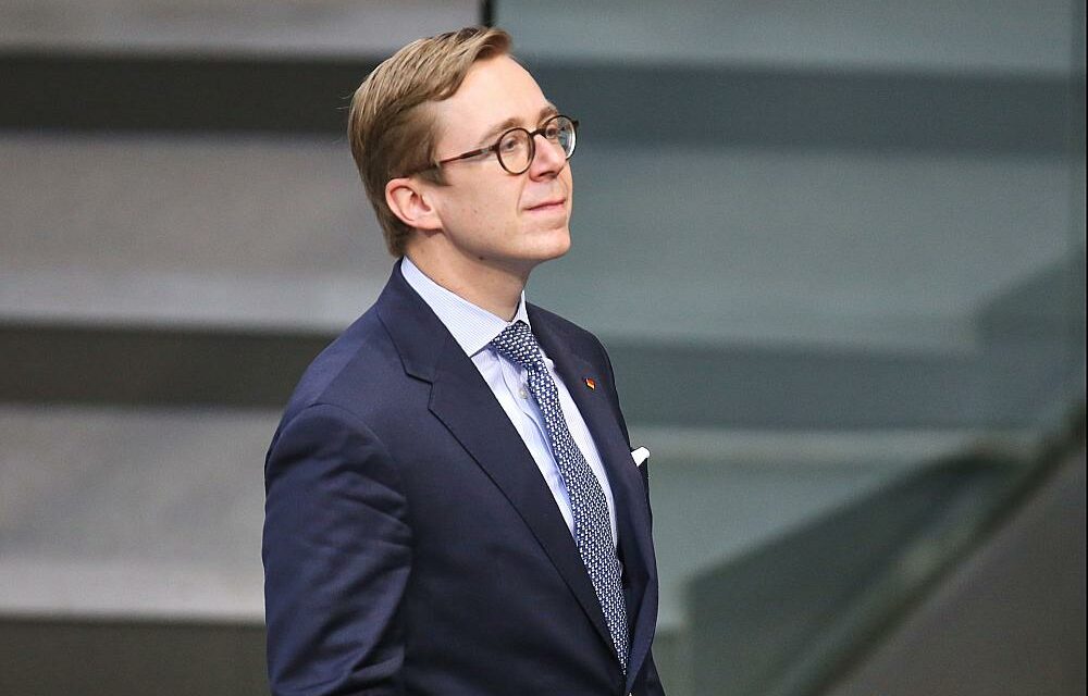 Amthor strebt jährliche Einsparung von 16 Milliarden Euro bei Bürokratiekosten an