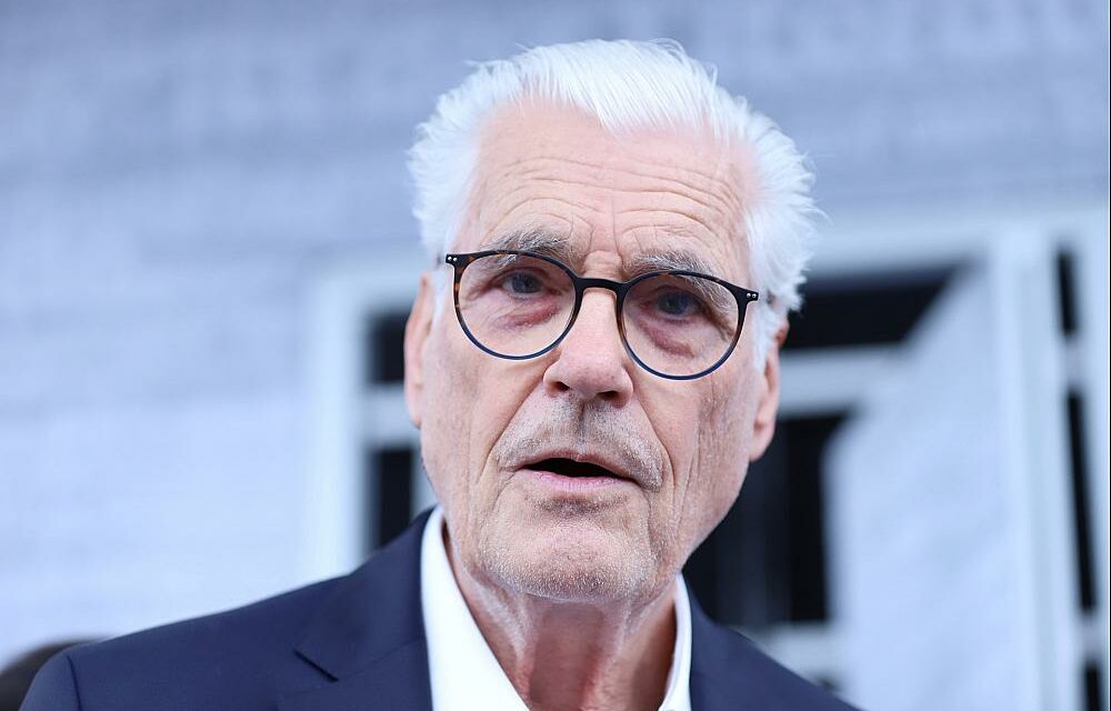 Sky du Mont blickt erleichtert auf das Ende seiner Schauspielkarriere