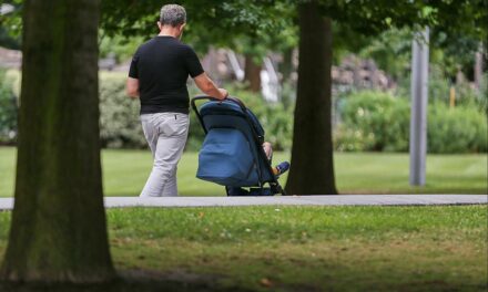 Väter wünschen sich mehr Zeit für ihre Kinder – Kommen aber selten dazu