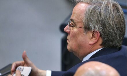 Laschet betont diplomatischen Fortschritt durch Trump-Putin-Treffen und bemängelt Europas Zurückhaltung