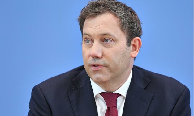 Nach Klingbeils Steuerdebatte: Frei fordert Einhaltung des Koalitionsvertrags