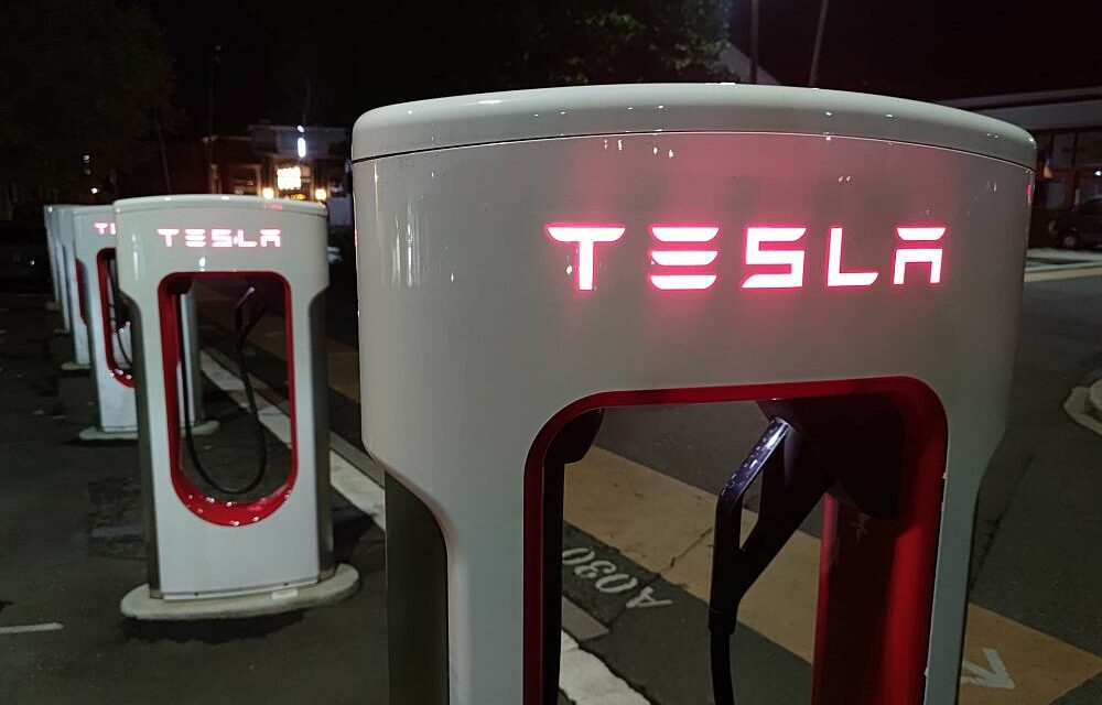 Tesla evakuiert Beschäftigte nach Brandvorfall in Batteriefertigung
