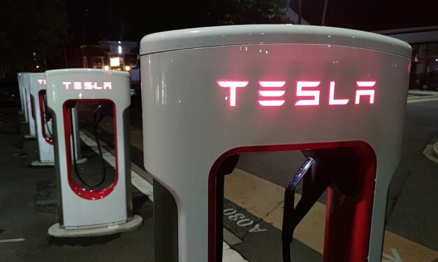 Tesla evakuiert Beschäftigte nach Brandvorfall in Batteriefertigung